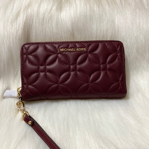 Michael Kors Handbags - ⛔️SOLD⛔️CLEARANCE ❣️PHONE CASE WRISLET WALLET